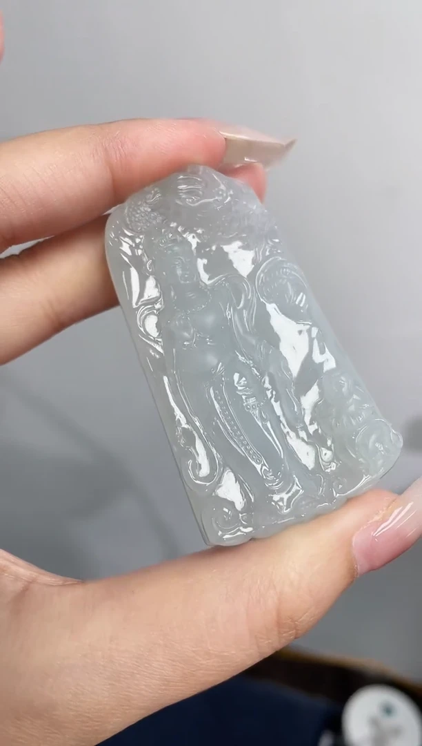 翡翠未镶嵌颈饰观音