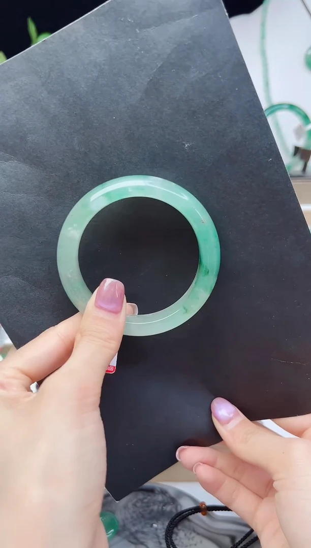 石英质玉手镯未镶嵌飘花平安镯手镯