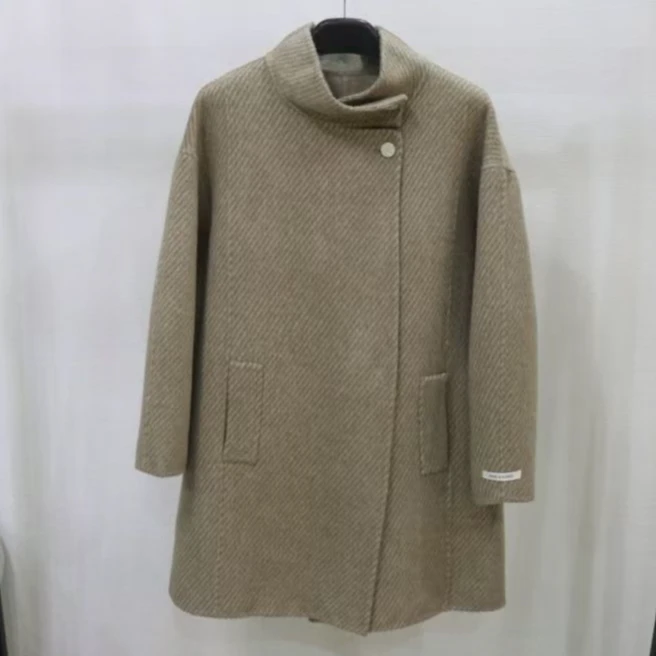 大斜纹立领格调大衣
