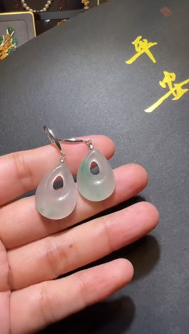银S925镶嵌石英质玉（非洲翠）耳钉水滴耳坠