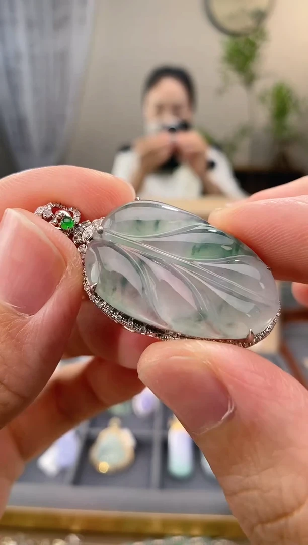 翡翠18K金镶嵌吊坠(不含链)叶子