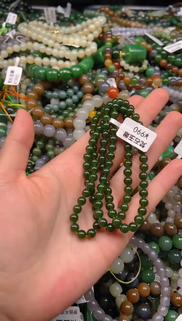 和田玉未镶嵌颈饰1