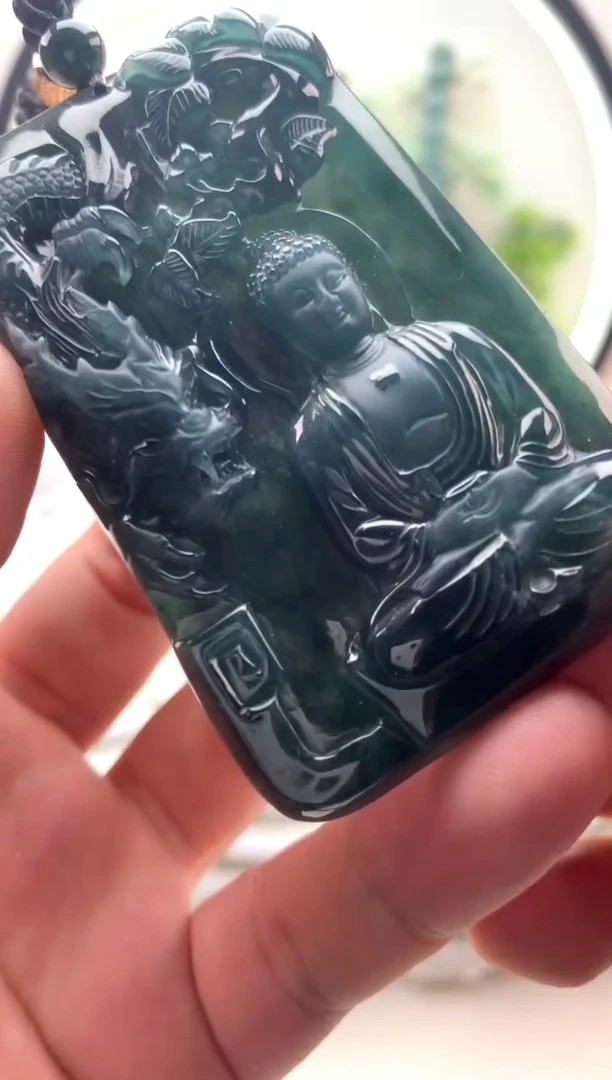 翡翠未镶嵌颈饰大日如来