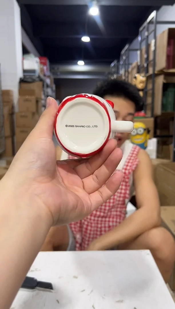 瓷片新款kt猫抱爱心一口杯微瑕