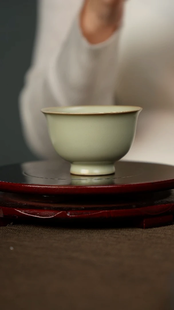 全品 粉青 压手杯 带底款