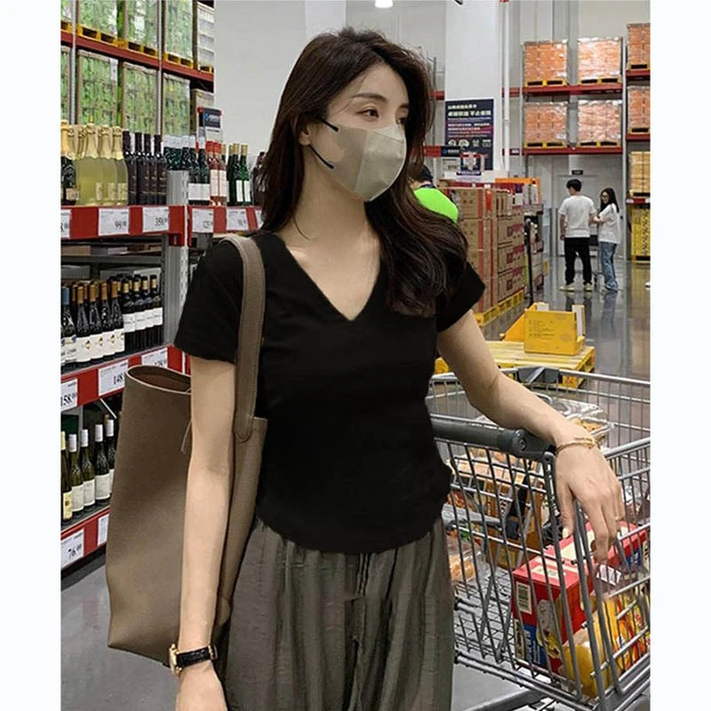 辣妹独特别致v领上衣设计感小众女夏2025新款纯欲弧形正肩短袖t恤