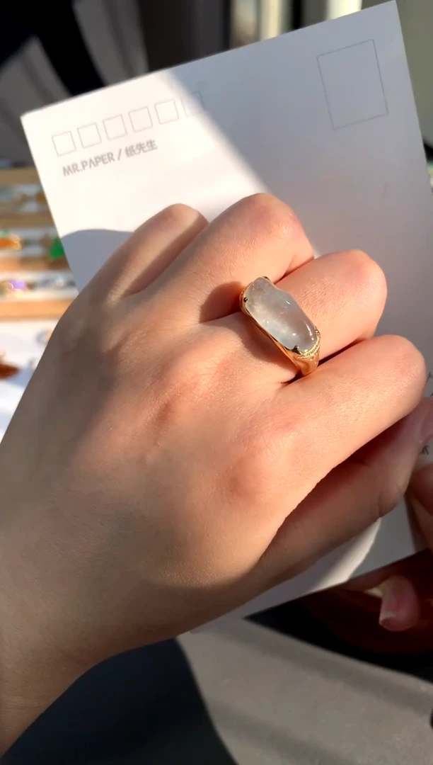 18K金镶嵌戒指翡翠随形白冰设计款（48小时鉴赏）