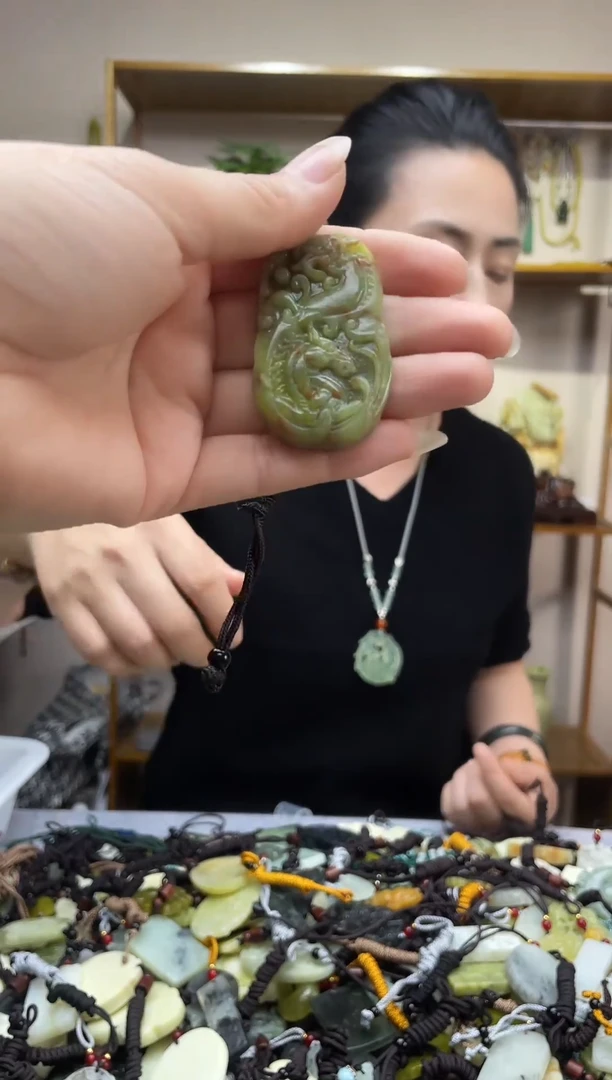 未镶嵌岫玉吊坠·