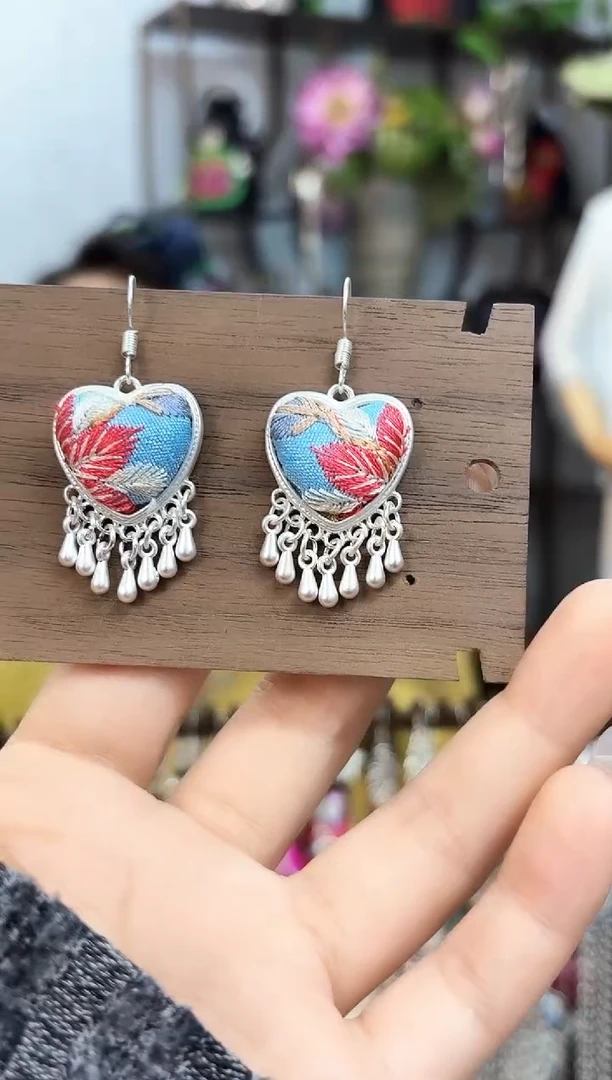 织绣云织瑶非遗老绣饰品981