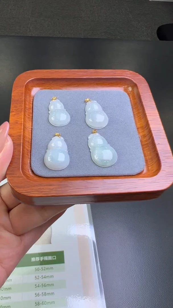 翡翠18K金镶嵌颈饰多样性发1件