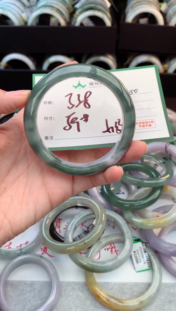 未镶嵌定制翡翠毛货需精细抛光+多人