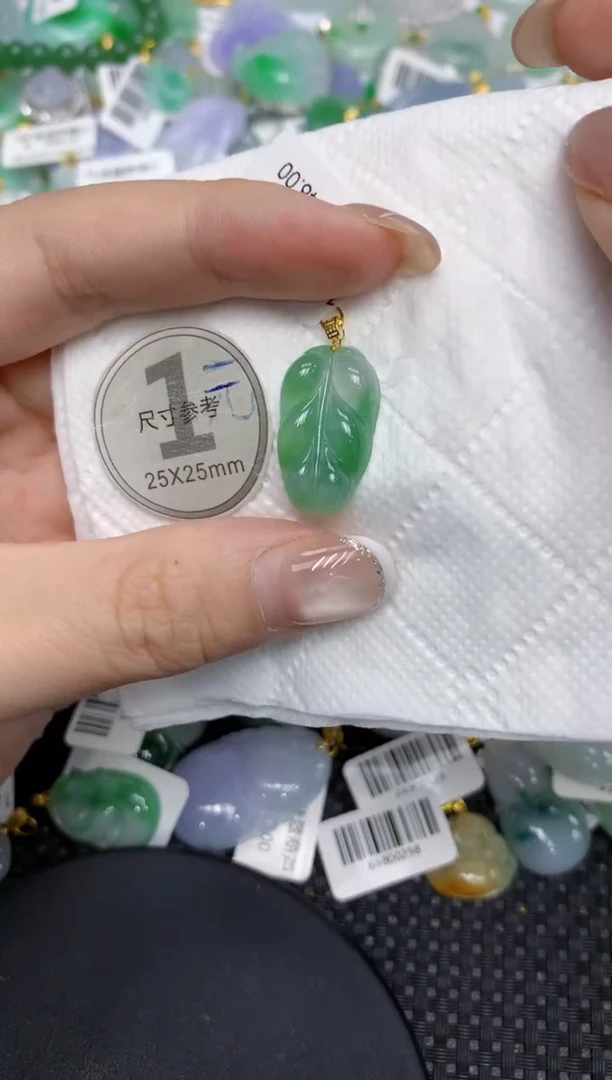 颈饰18K金镶嵌翡翠111111111