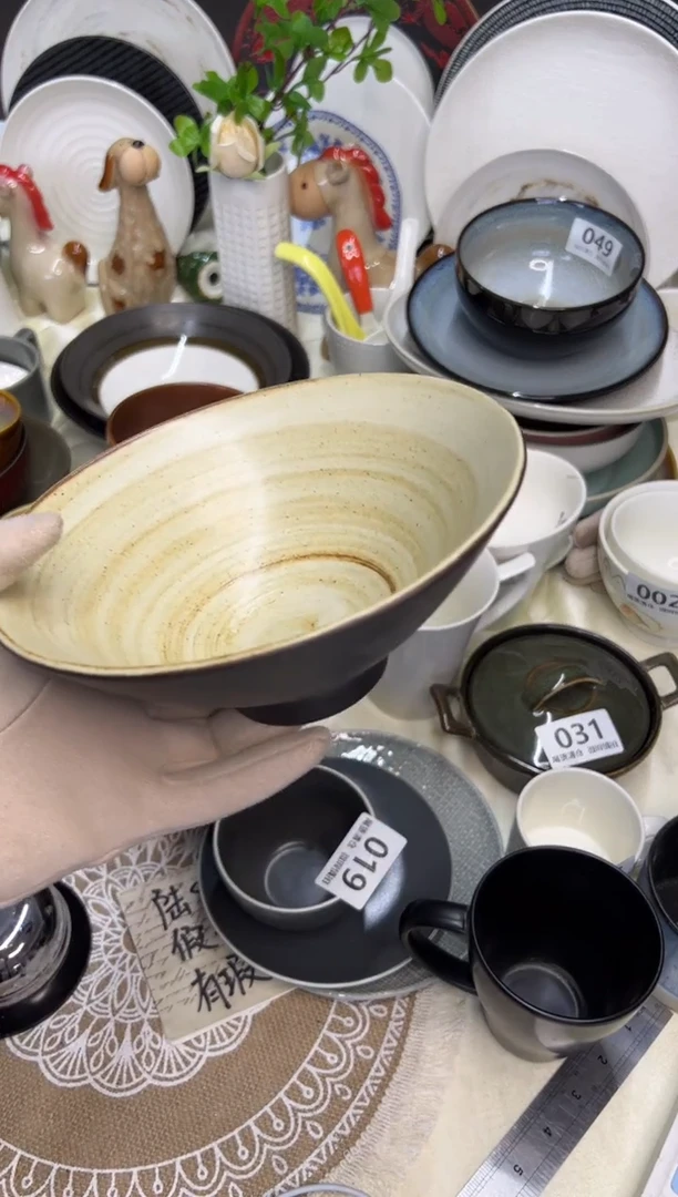 新骨瓷066瑕疵 土星 纹 黑 双拼 7.2寸斗笠碗