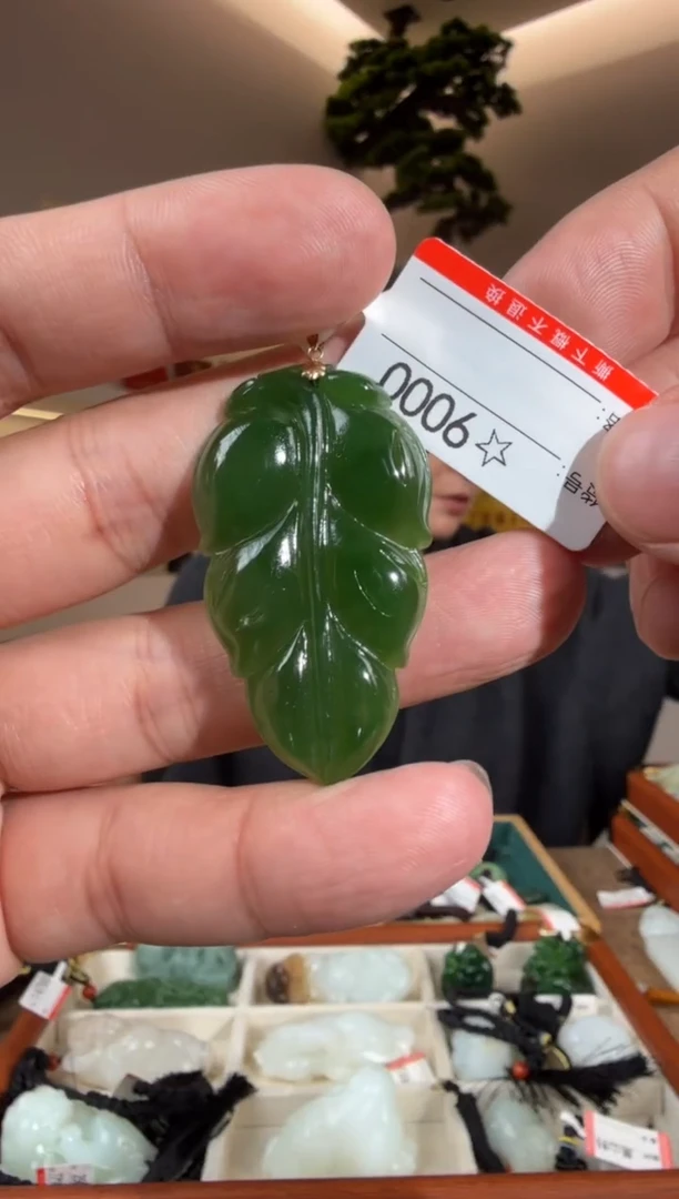 颈饰18K金镶嵌和田玉1