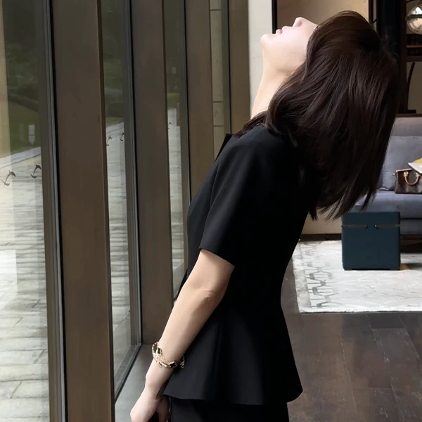 LUXURYMEMO【秀珠小姐上衣】流线美学花瓶腰新经典高延展上衣