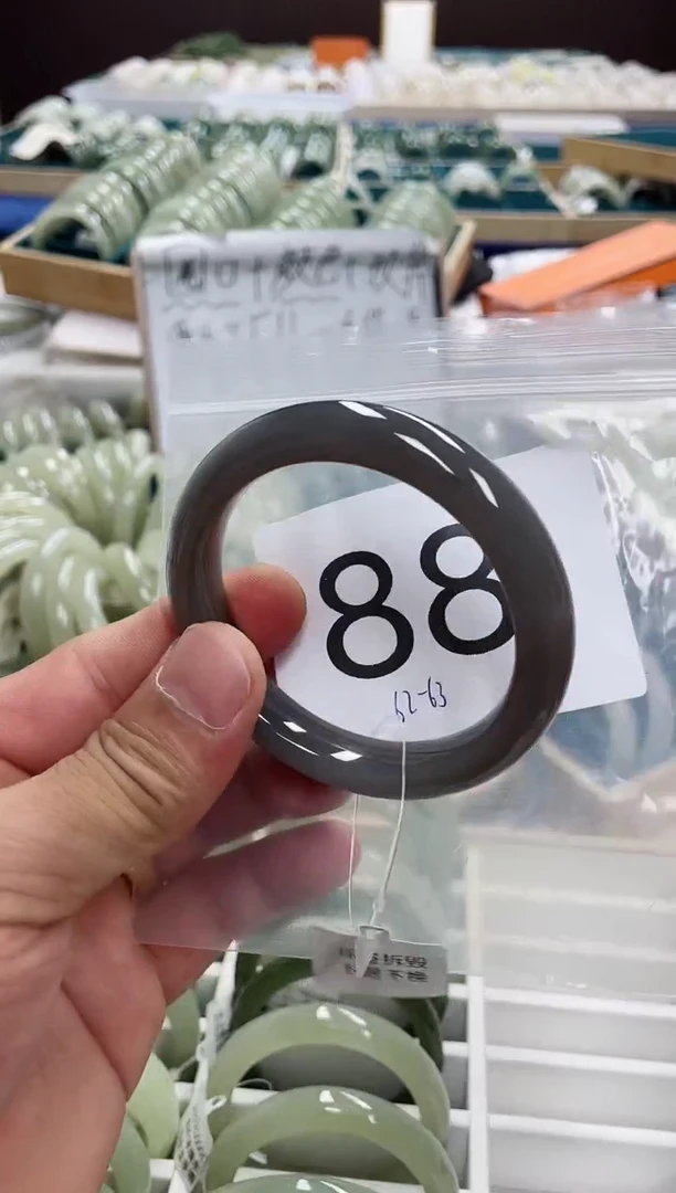 和田玉手镯未镶嵌和田玉手镯 57.4圈口 88号