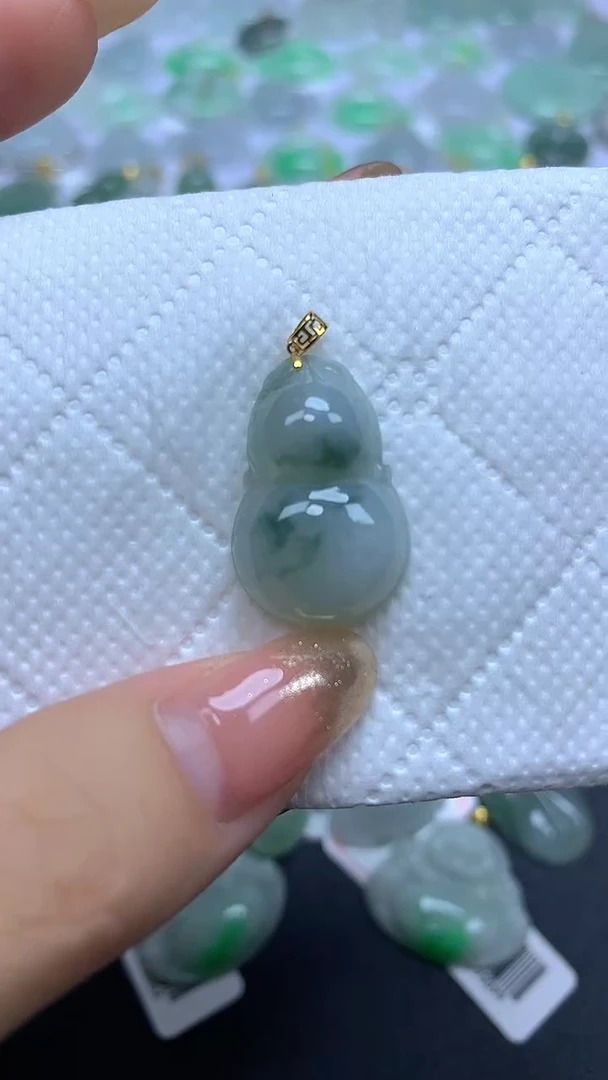 颈饰18K金镶嵌翡翠A货
