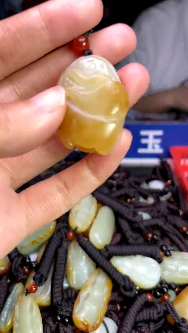 未镶嵌和田玉挂件1