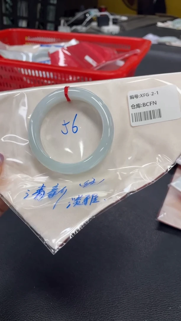 翡翠手镯未镶嵌翡翠手镯