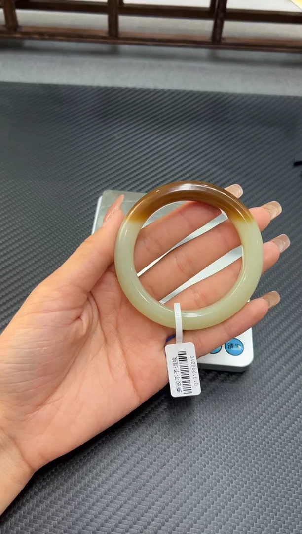 未镶嵌手镯和田玉?****?若羌微色差55m