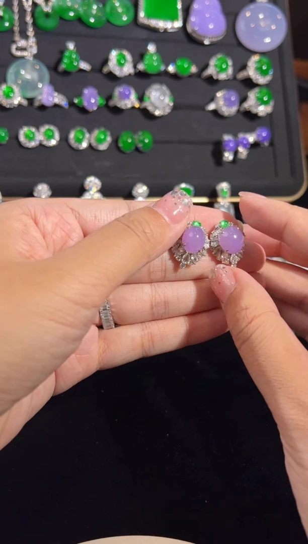 翡翠18K金镶嵌耳饰蛋面耳钉