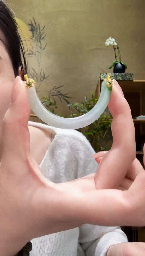 颈饰未镶嵌翡翠吊坠