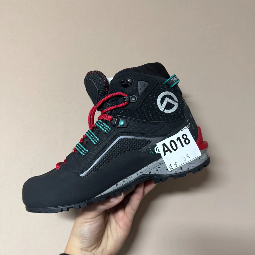 高端男女户外休闲鞋A018
