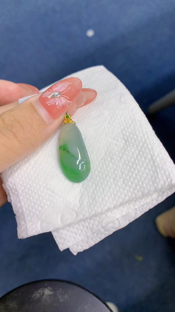 颈饰18K金镶嵌翡翠1