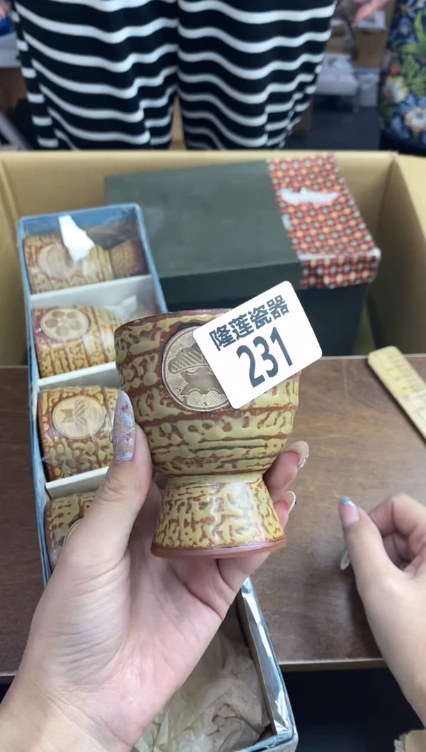 【闪购商品】瓷片隆莲瓷器欢迎大家