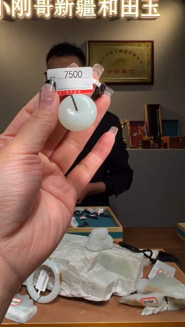 颈饰未镶嵌和田玉1