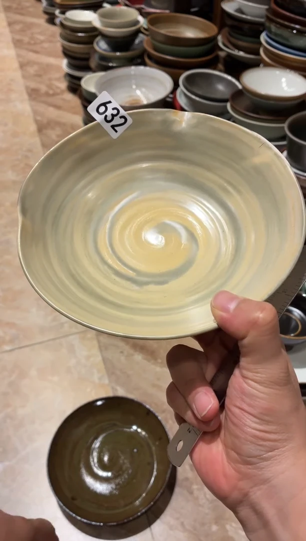 瓷片看****我632微瑕手工异形盘1个