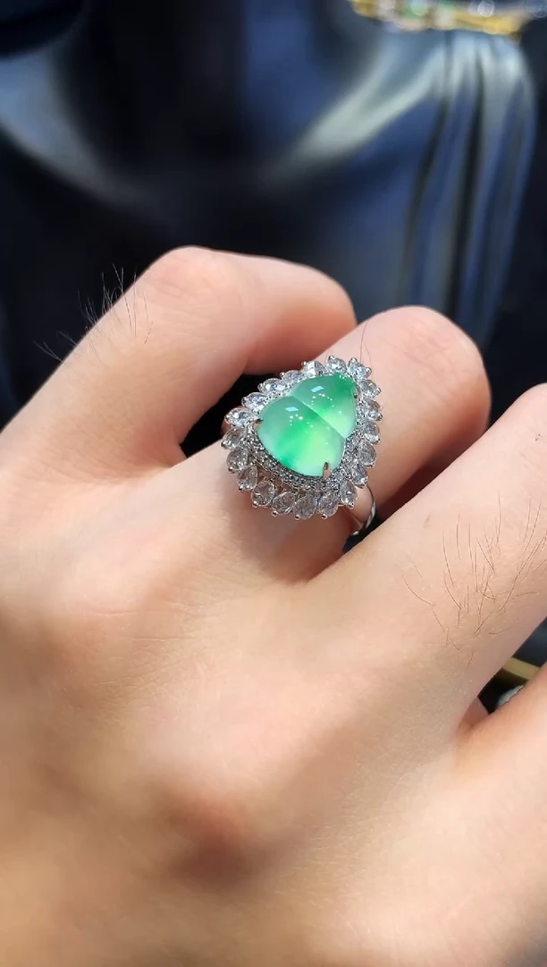 翡翠戒指18K金镶嵌高冰玻金丝绿葫芦戒指