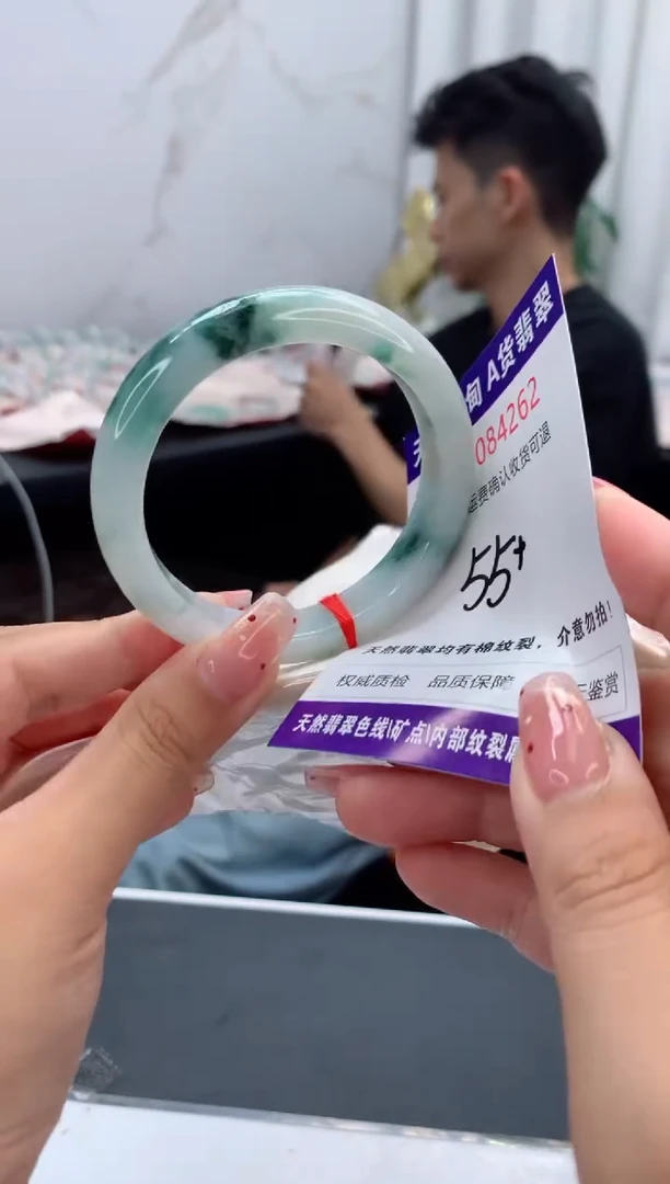 未镶嵌手镯翡翠有纹，完美者勿拍