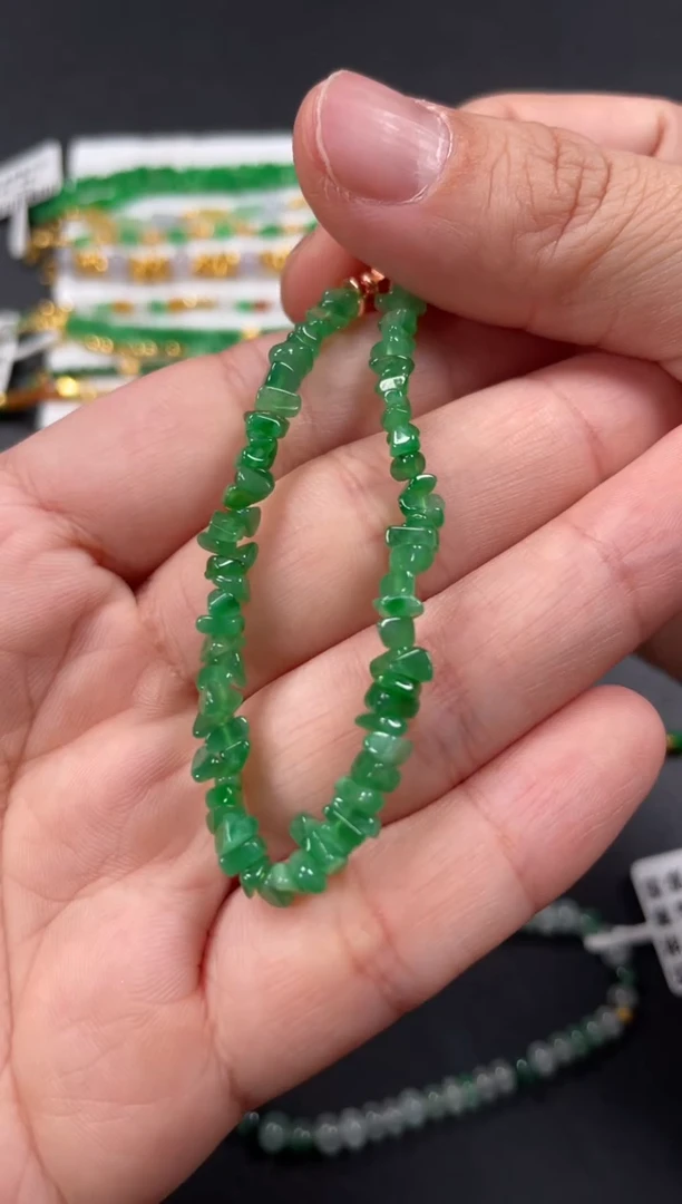 套链18K金镶嵌翡翠一条  P358