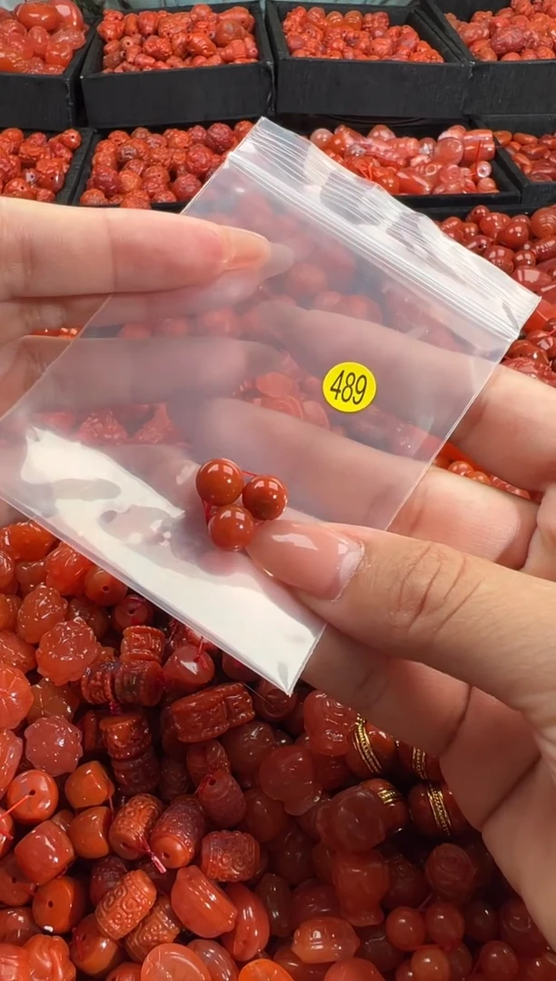 南红玛瑙未镶嵌颈饰1