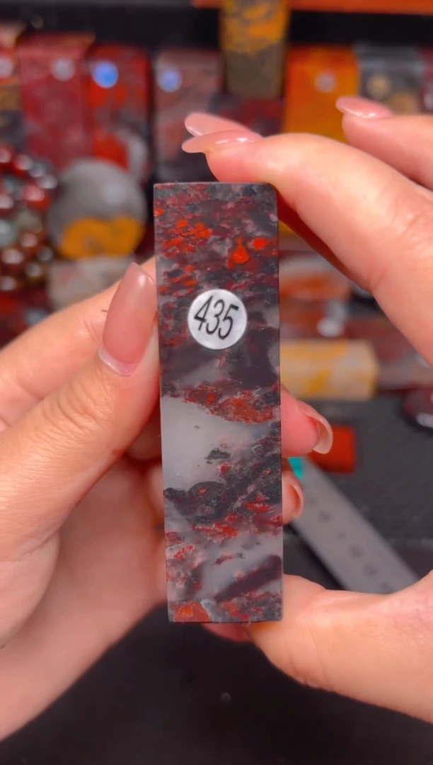 玉 桂林鸡血玉印章摆件 编号：435