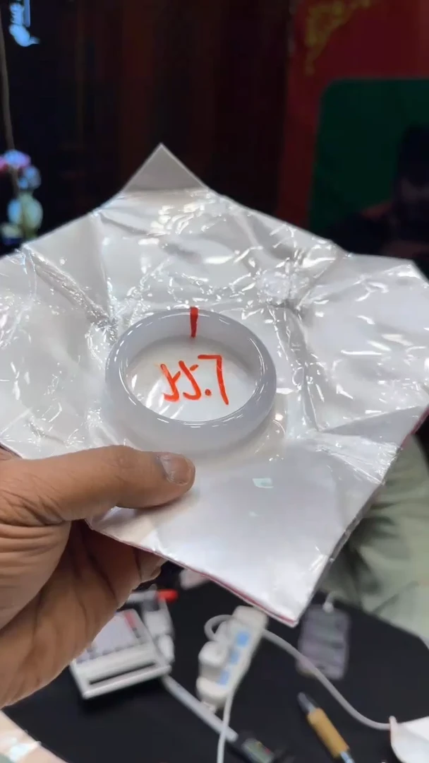 翡翠手镯未镶嵌手镯