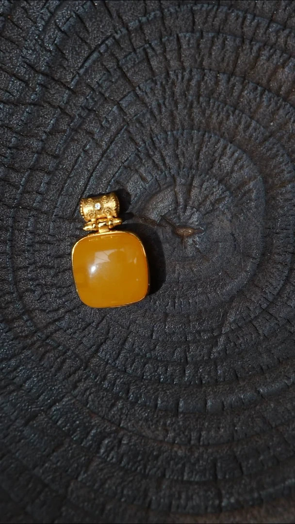 蜜蜡吊坠(赠链)银S925镶嵌老蜡方糖吊坠