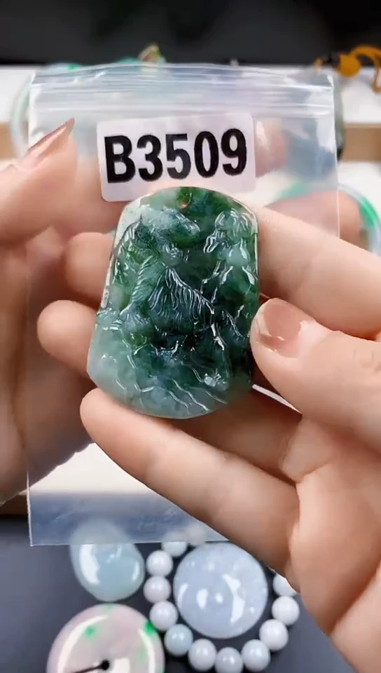 颈饰未镶嵌翡翠天然翡翠吊坠挂件