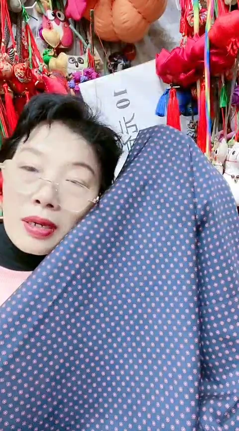 棉仿真丝深蓝底小红花45*75
