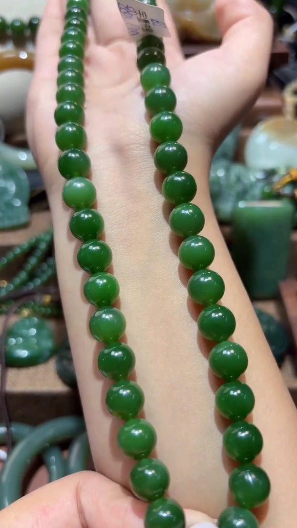 颈饰未镶嵌和田玉（碧玉）1