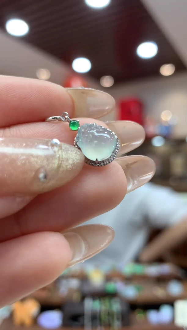 【闪购商品】翡翠吊坠(不含链)18K金镶嵌貔貅