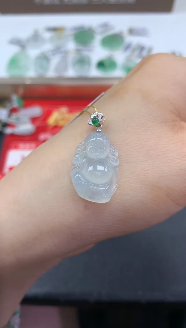 翡翠18K金镶嵌颈饰..........