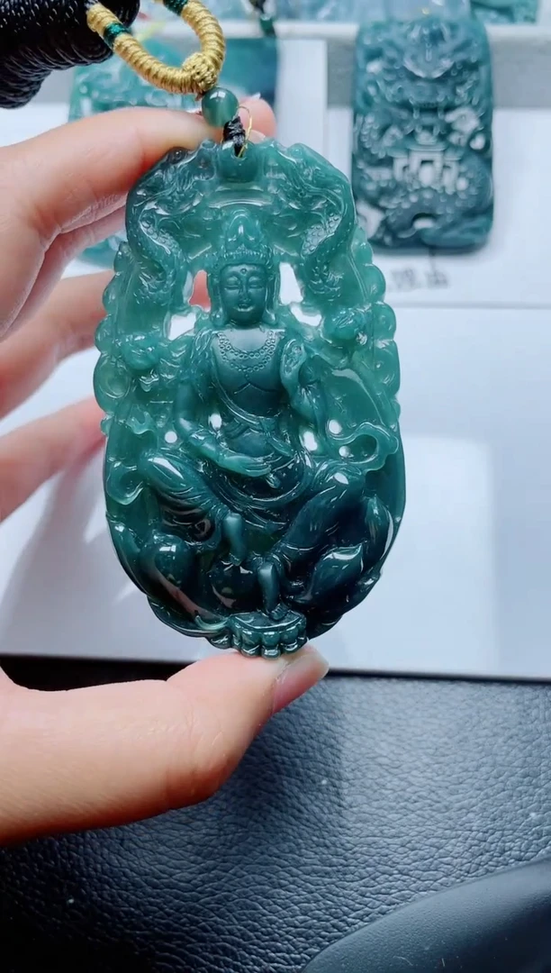 颈饰未镶嵌翡翠