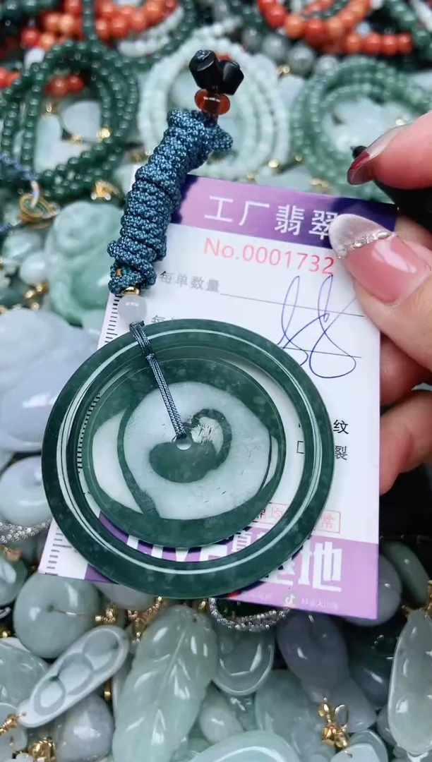 【闪购商品】翡翠吊坠(不含链)未镶嵌翡翠