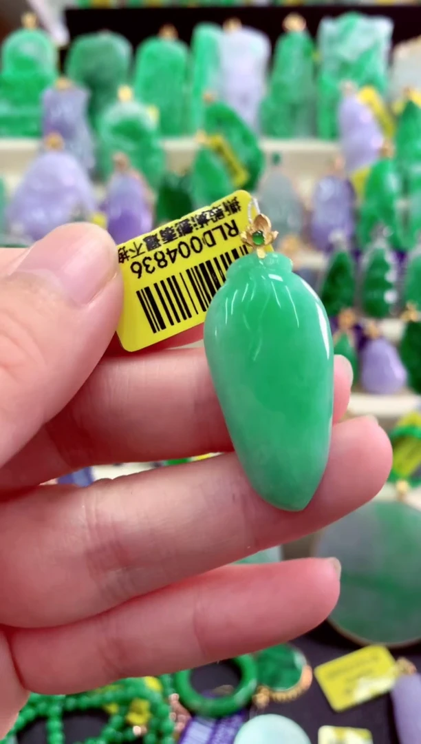 吊坠(不含链)18K金镶嵌翡翠挂件