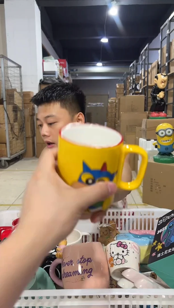 瓷片黄色小新变装超人水杯微瑕