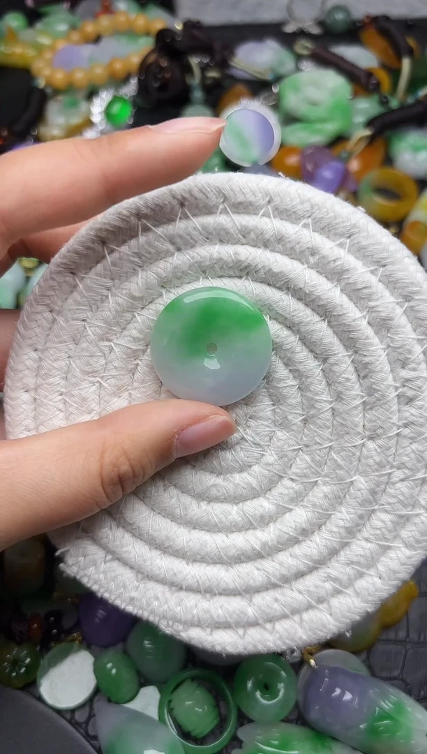 颈饰未镶嵌翡翠缅甸翡翠吊坠
