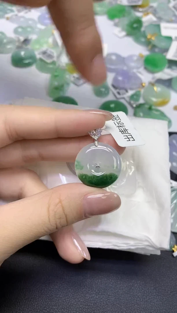 颈饰18K金镶嵌翡翠天然缅甸翡翠A货百元以上9元证书费自理