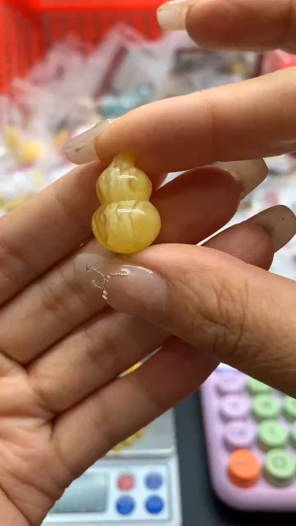 未镶嵌琥珀珠宝奇石508